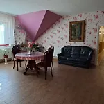 Homestay Torony Lovarda Maganszallas *