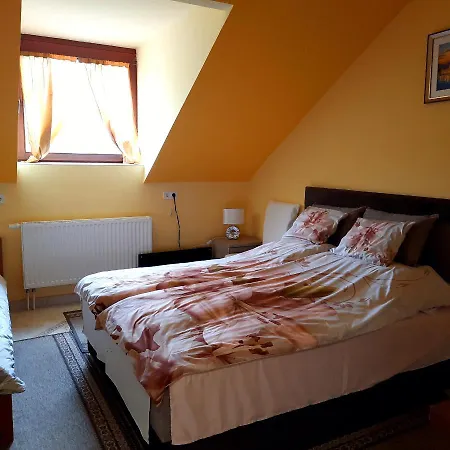 Homestay Torony Lovarda Maganszallas *