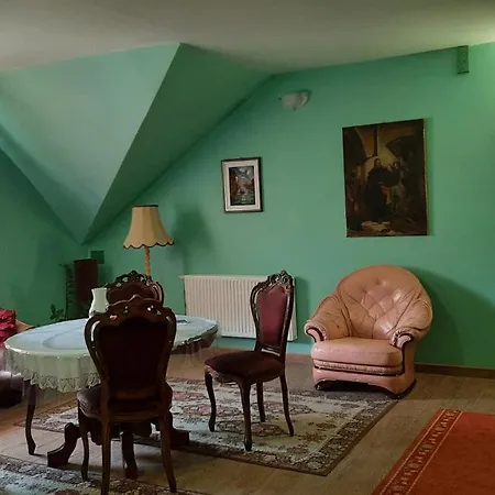 Torony Lovarda Maganszallas Homestay Kiskunfelegyhaza