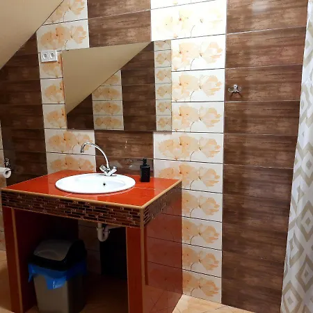 Torony Lovarda Maganszallas Homestay *
