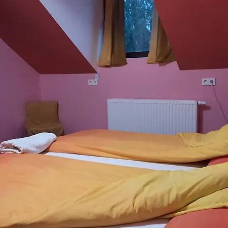 Homestay Torony Lovarda Maganszallas *