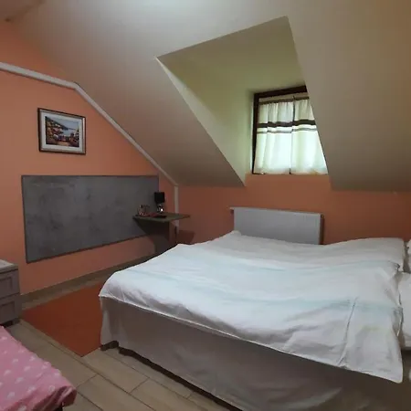 Torony Lovarda Maganszallas Homestay Kiskunfelegyhaza