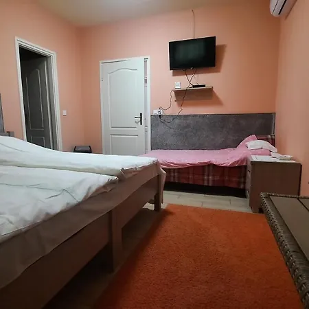 Torony Lovarda Maganszallas Homestay *