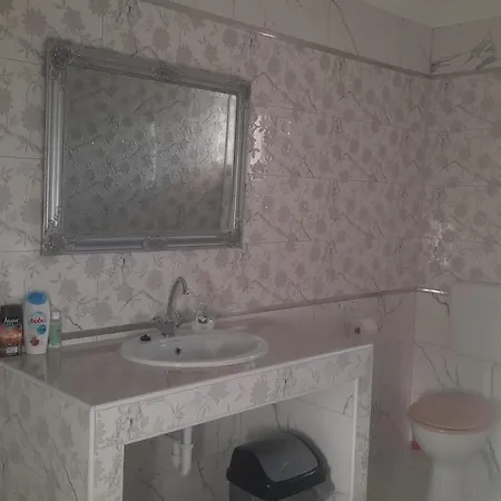 Torony Lovarda Maganszallas Homestay *