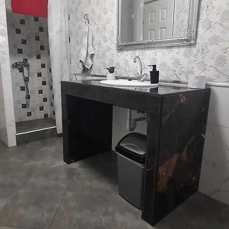 Torony Lovarda Maganszallas Homestay