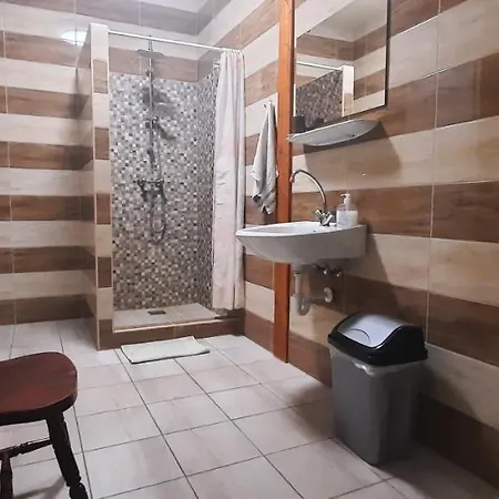 Torony Lovarda Maganszallas Homestay