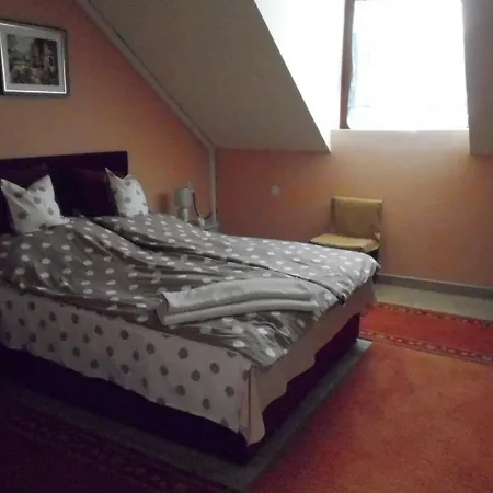 Torony Lovarda Maganszallas