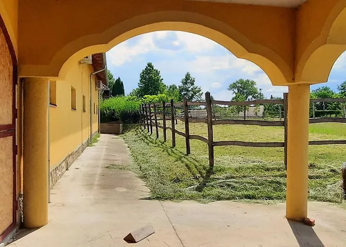 Torony Lovarda Maganszallas Privatunterkunft