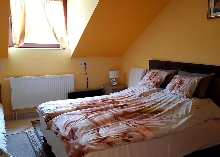 Privatunterkunft Torony Lovarda Maganszallas *